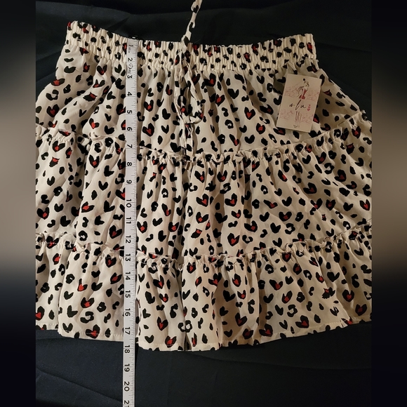 Cute light flowing mini skirt - Picture 3 of 5